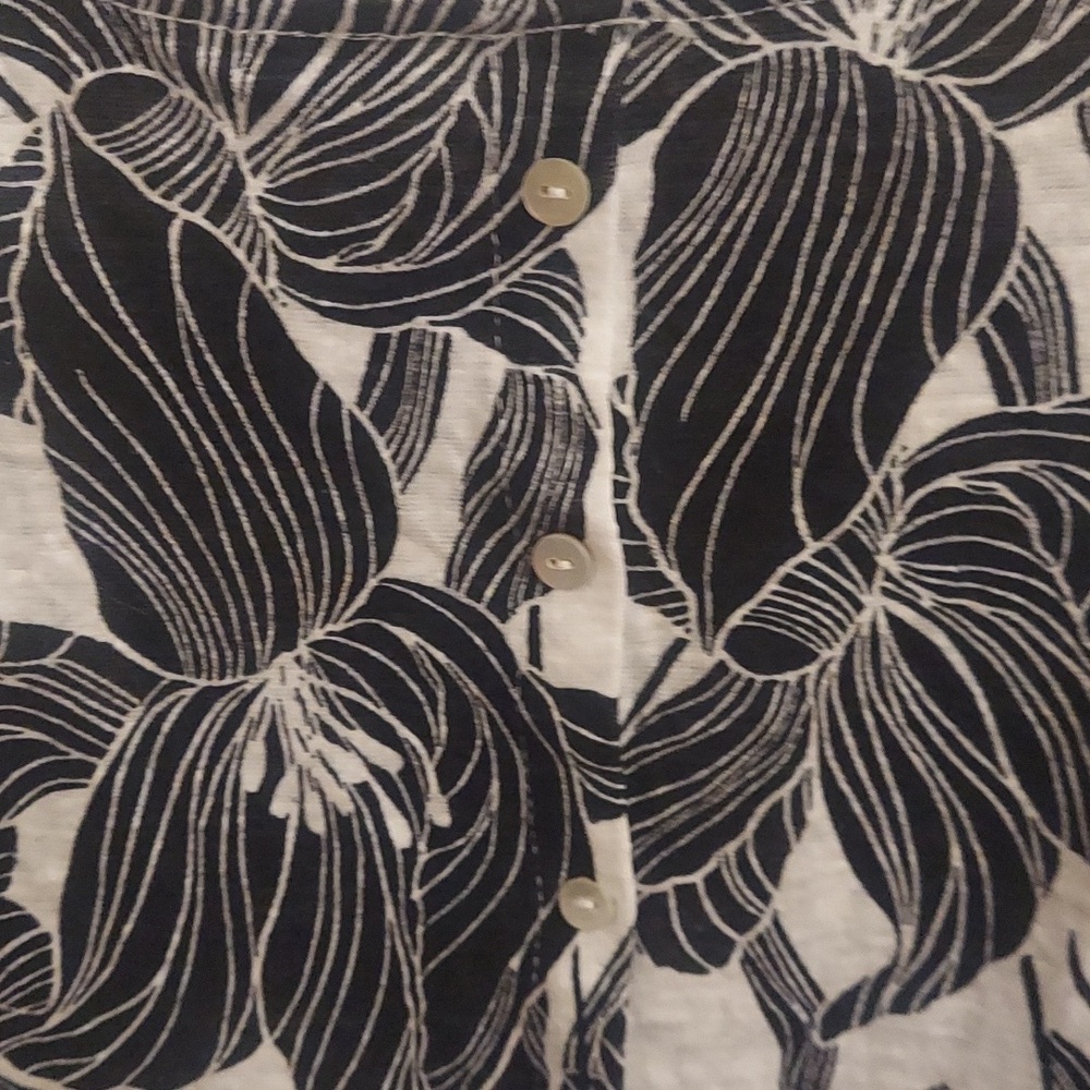 NWT TAHARI 100% Luxe Linen Black And White Floral Back Button Down Pullover Top - Picture 8 of 11